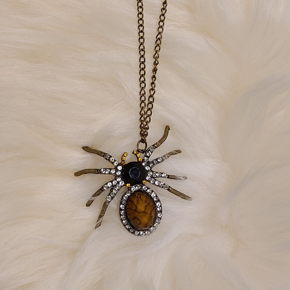 NWOT Unique Long Chain Necklace - Picture 2 of 5